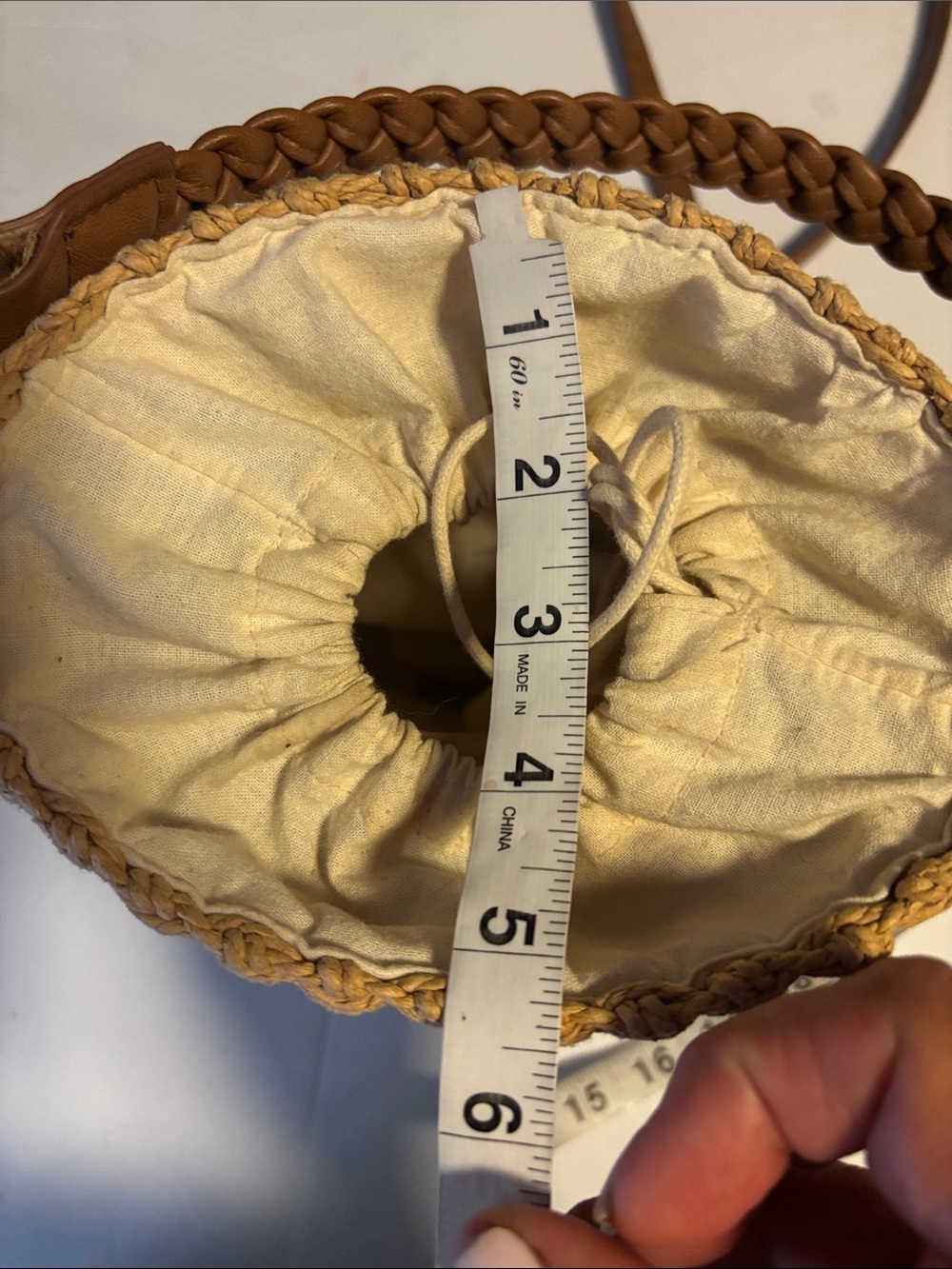 TAN STRAW BAG WITH GREEN AND WHITE FLOWER DESIGN BROWN FAUX LEATHER HANDLES - Picture 12 of 15